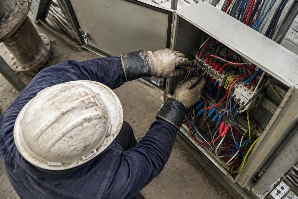 Foto 1 El montaje que soporta tu producción: instalación eléctrica industrial en Vigo