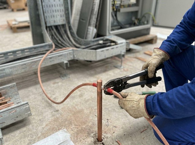 Puesta a tierra segura: montaje e instalación para empresas en Vigo - Imagen 1